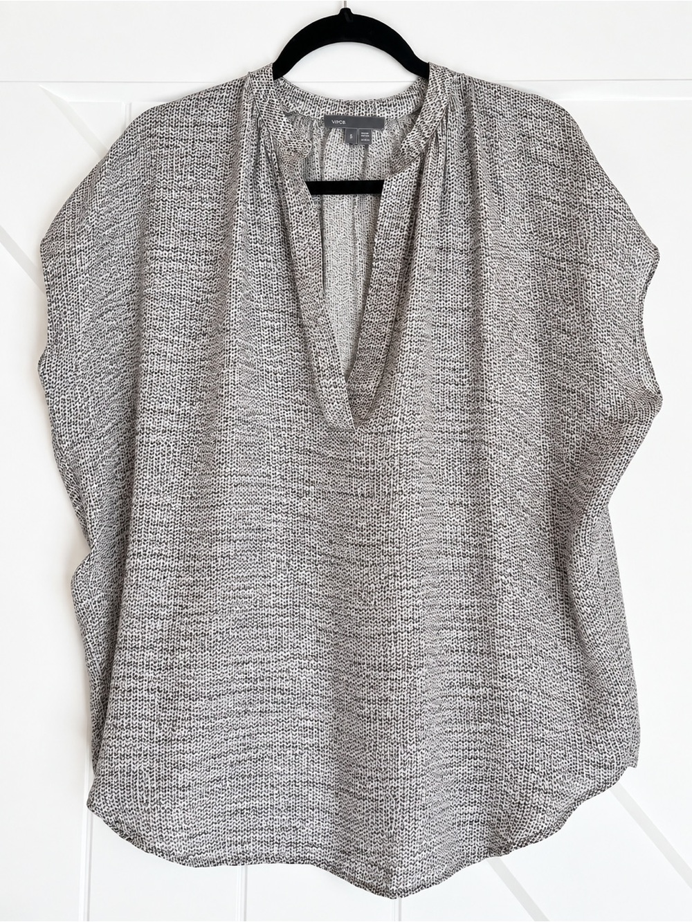 Vince Silk Knit Print Short Sleeve Blouse Gray Black White Oversized Small